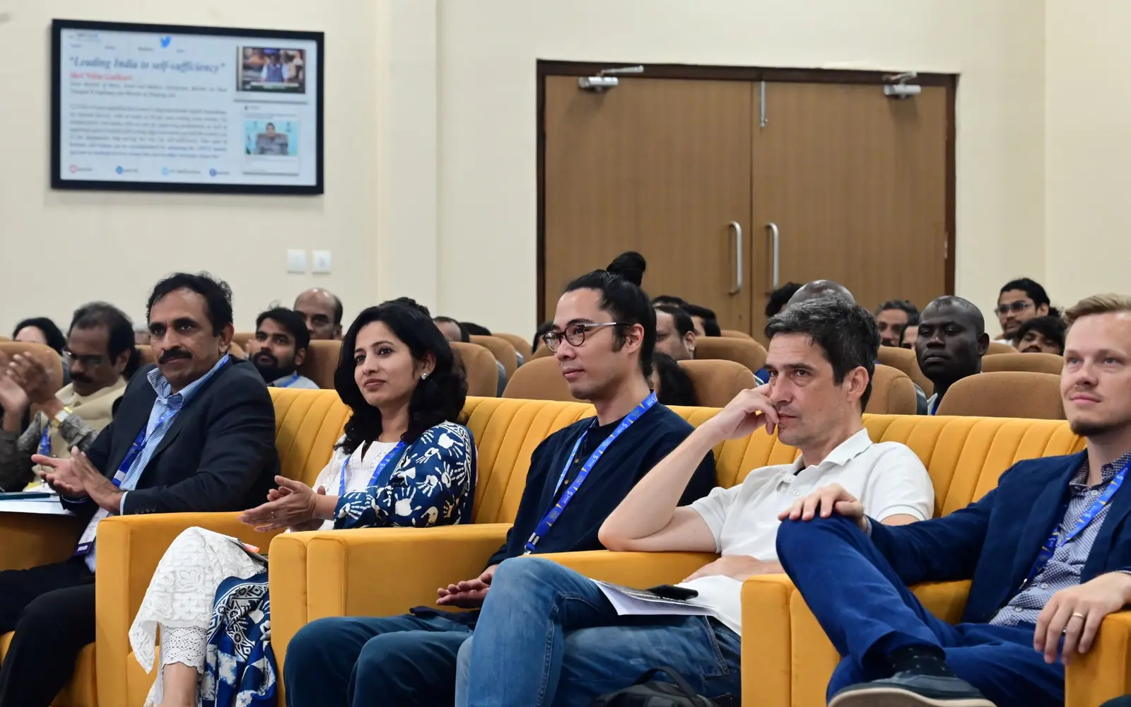 International delegates participating in SMilE Summit